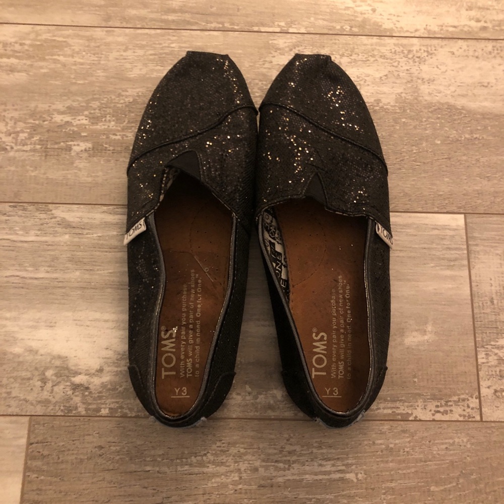 TOMS size 3 slip on shoes